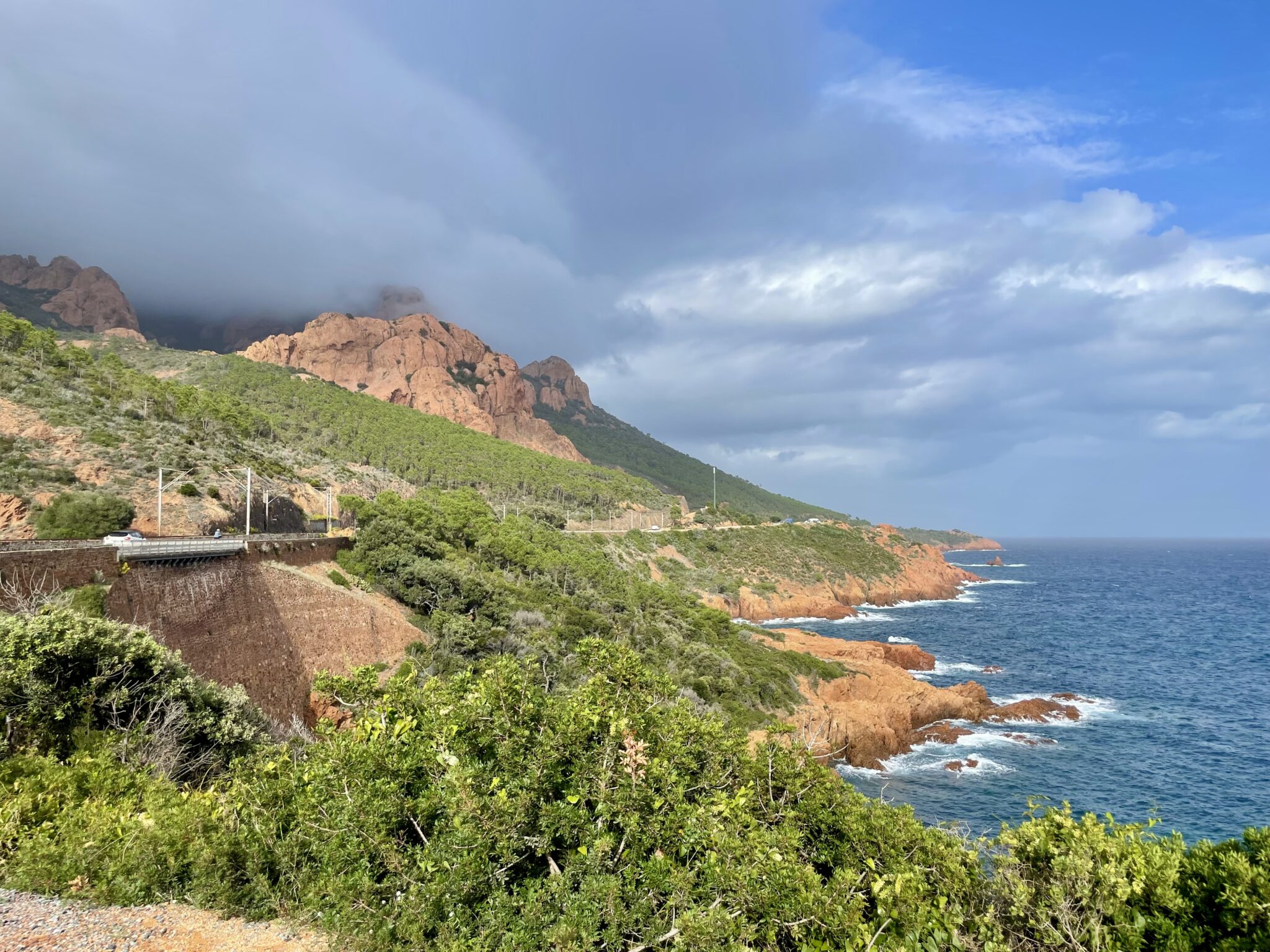 Unsere Strasse Richtung Cannes bei l‘Esterel