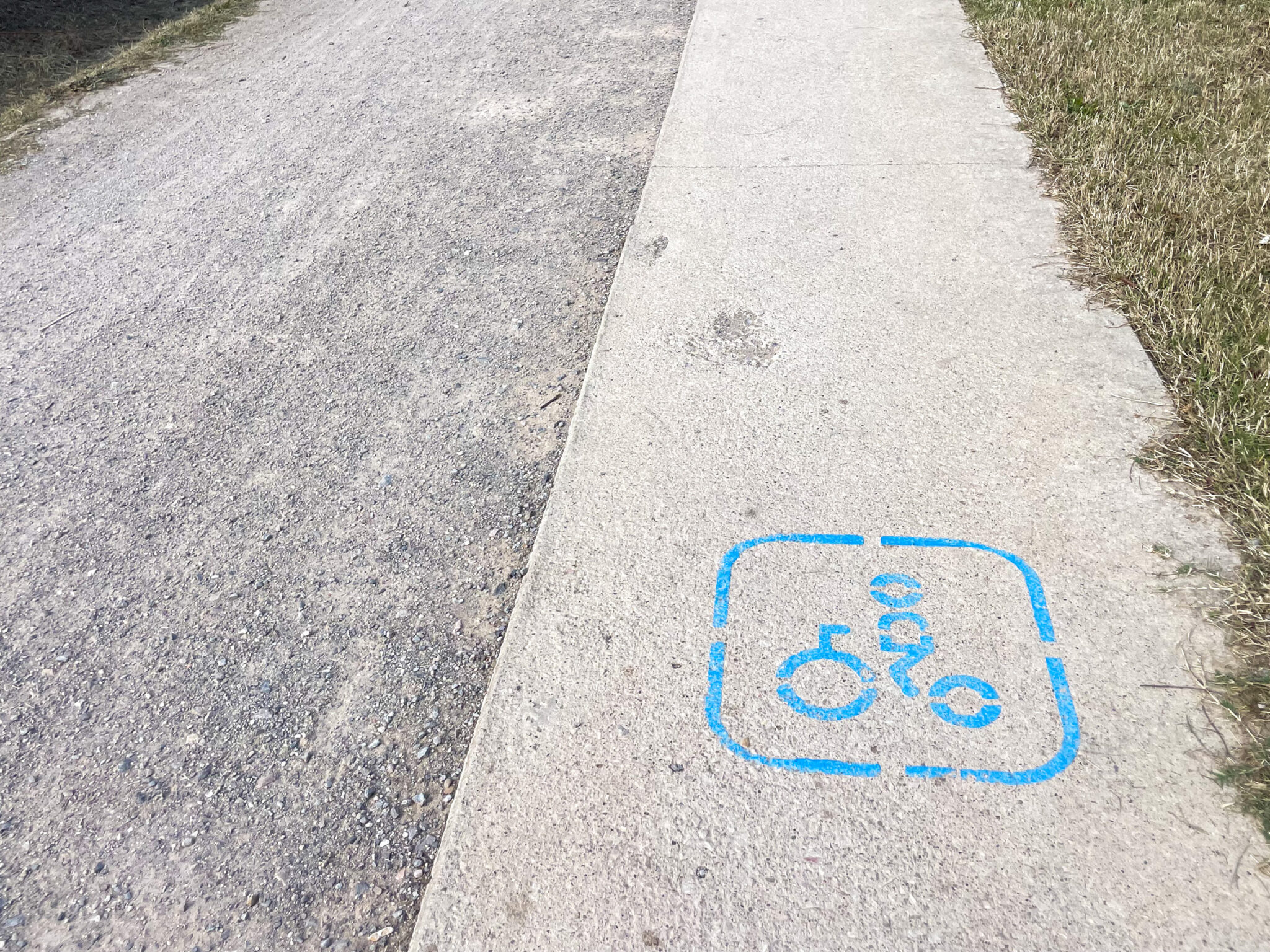 Rechts freihändig fahren