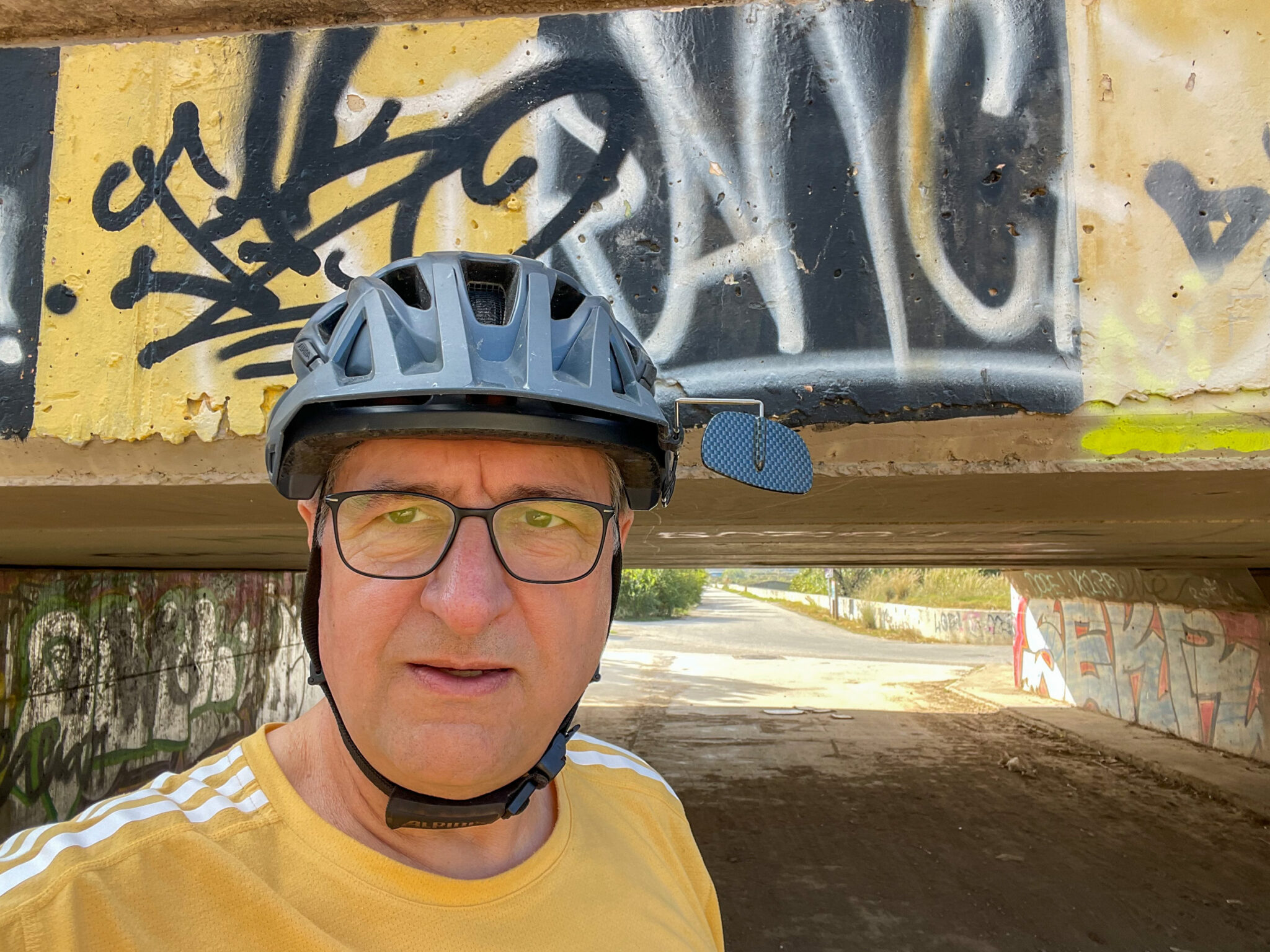 sehr niedrige Unterführung